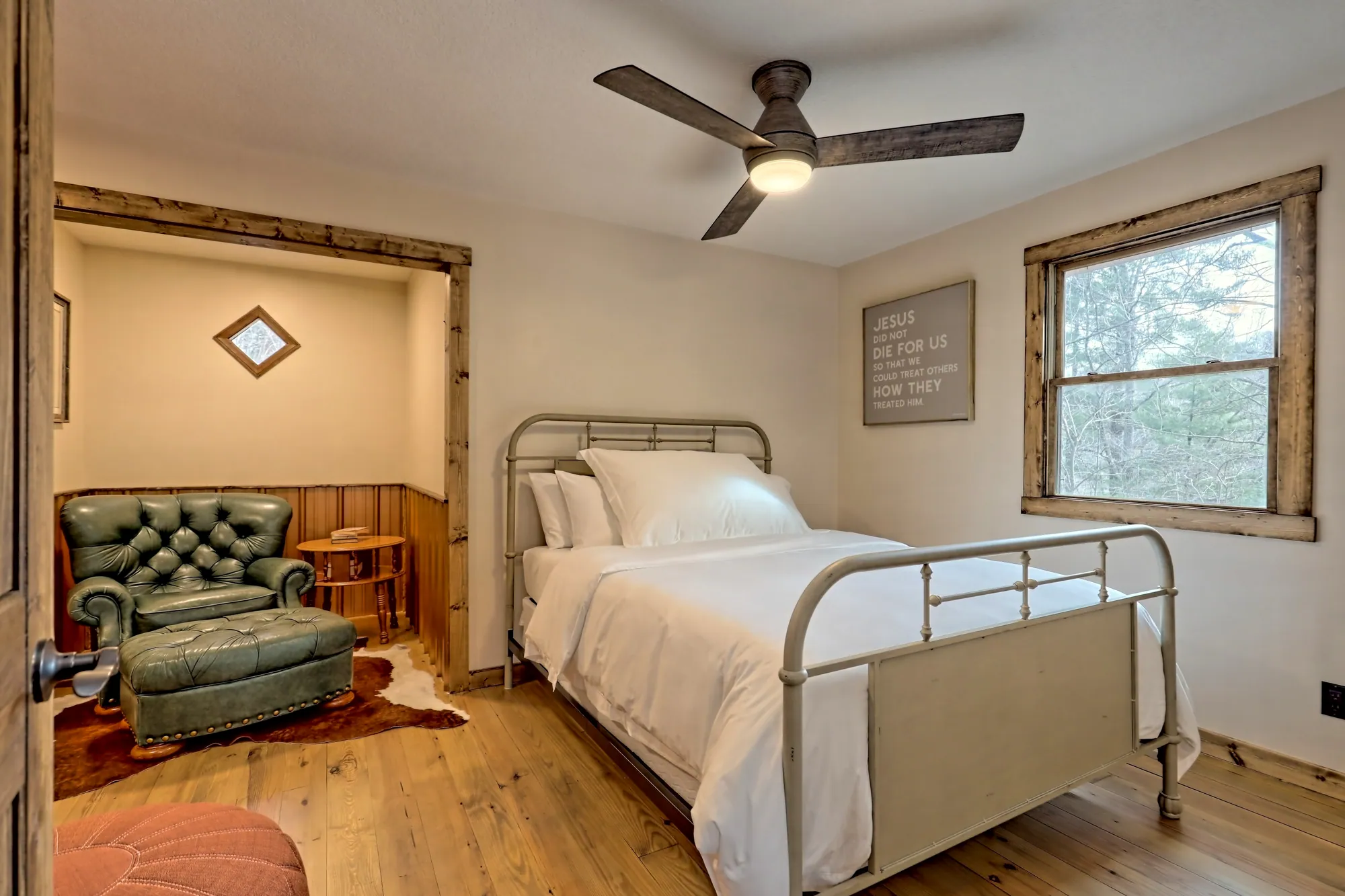 Guest room at The Rise Retreat