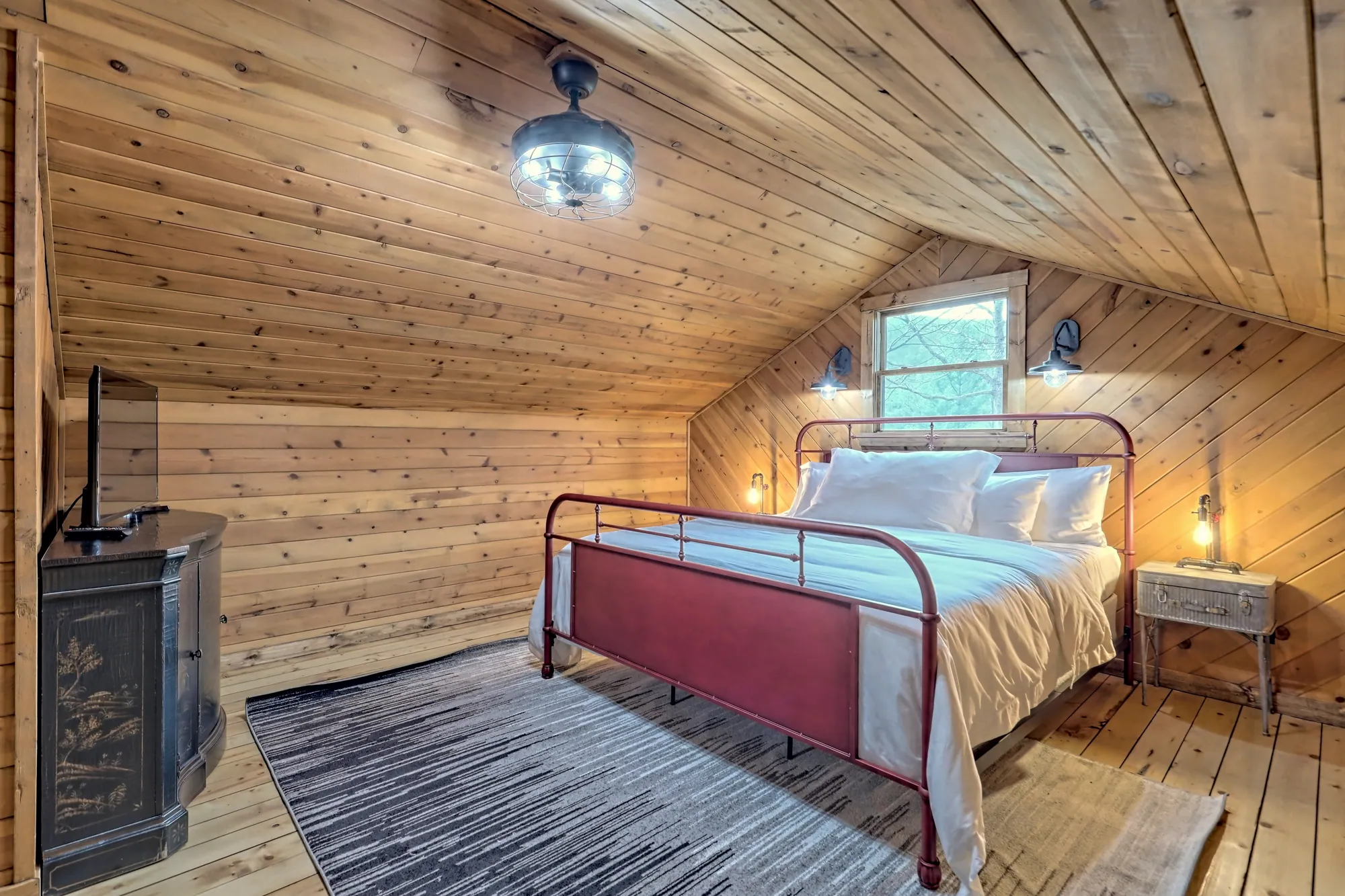Guest room at The Rise Retreat